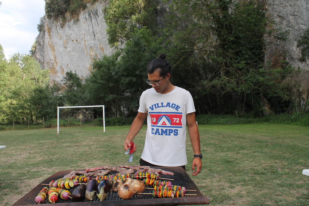 Village Camps International Summer Camp Ardèche, France 2019-07-26 https://www.villagecamps.com/journals_admin/images/2166-7611-BBQ1 copy.jpg